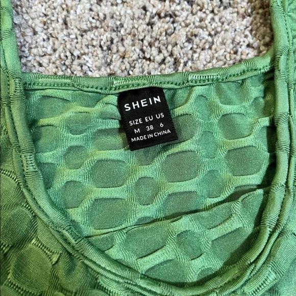 Cropped Tank Top - Picture 2 of 2